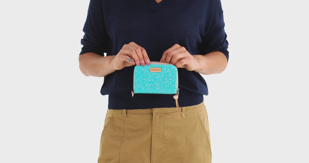 Shay Zippy Wallet - official Consuela video 2