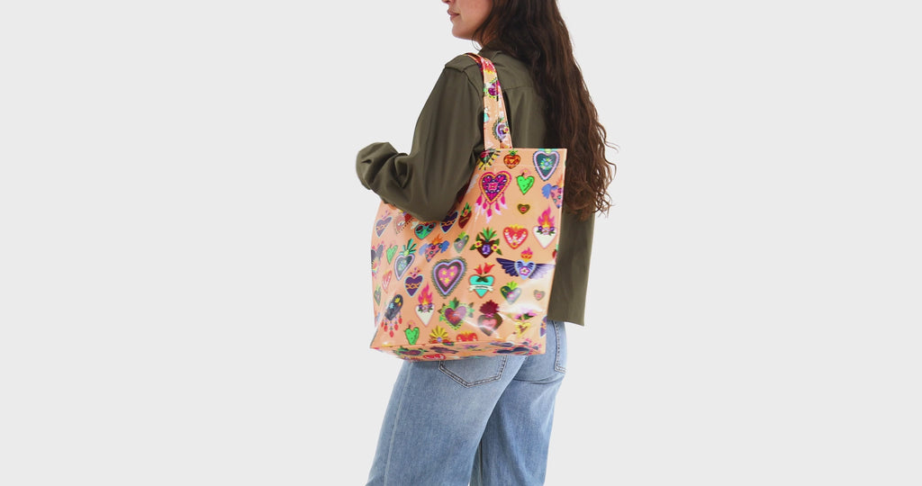Peach Grab 'n' Go Basic - official Consuela video 1