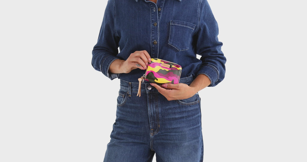 Golden Zippy Wallet - official Consuela video 1