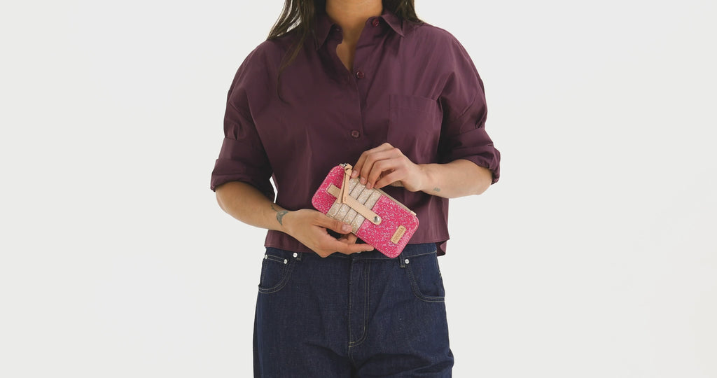 Bae Card Organizer - official Consuela video 1