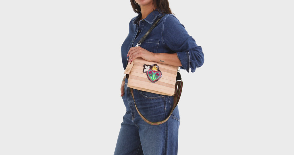 Amina Metro Crossbody - official Consuela video 1
