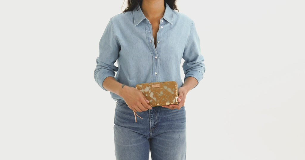 Beau Essential Wallet - official Consuela video 1